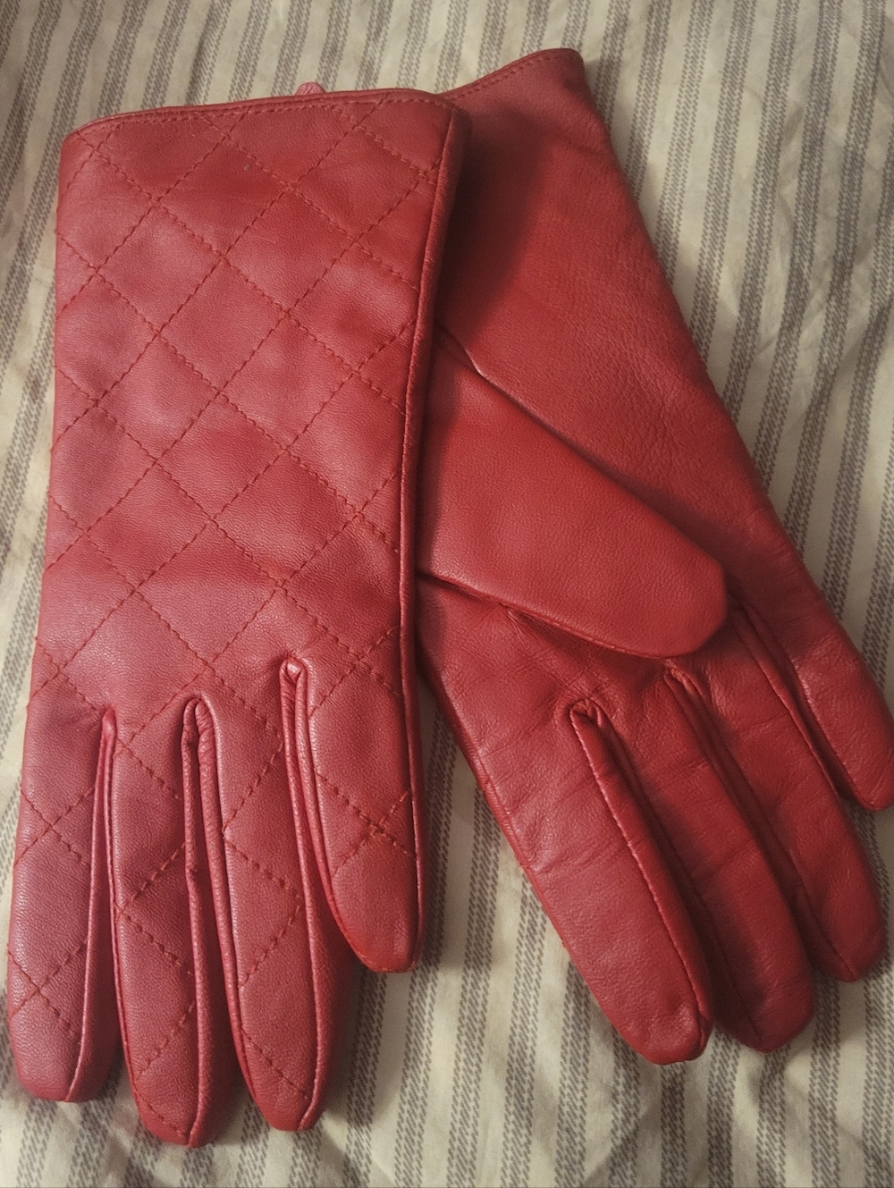 Liz Claiborne Quilted Leather Gloves - Red